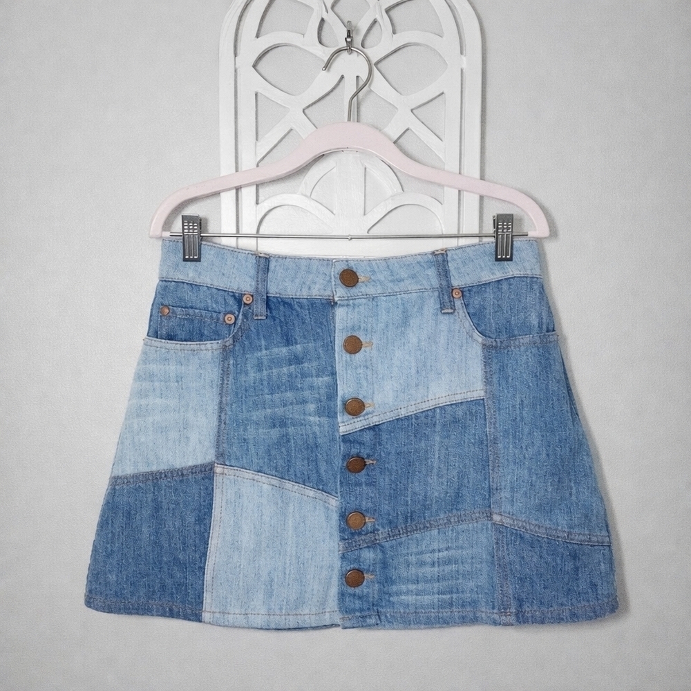 Alice + Olivia Good High Rise Patchwork Denim Happy Go Lucky Button Front Mini - Picture 4 of 8
